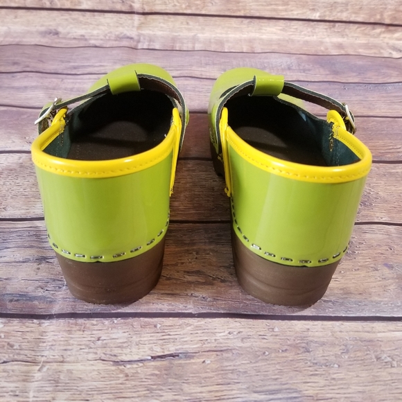 Girls Sanita lime green patent t-strap clogs - Picture 2 of 8